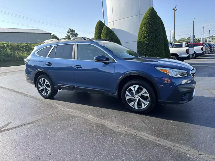 2022 Subaru Outback Limited photo 1