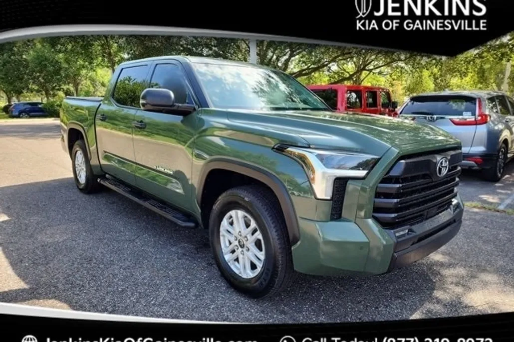 2022 Toyota Tundra SR5 CrewMax photo 1