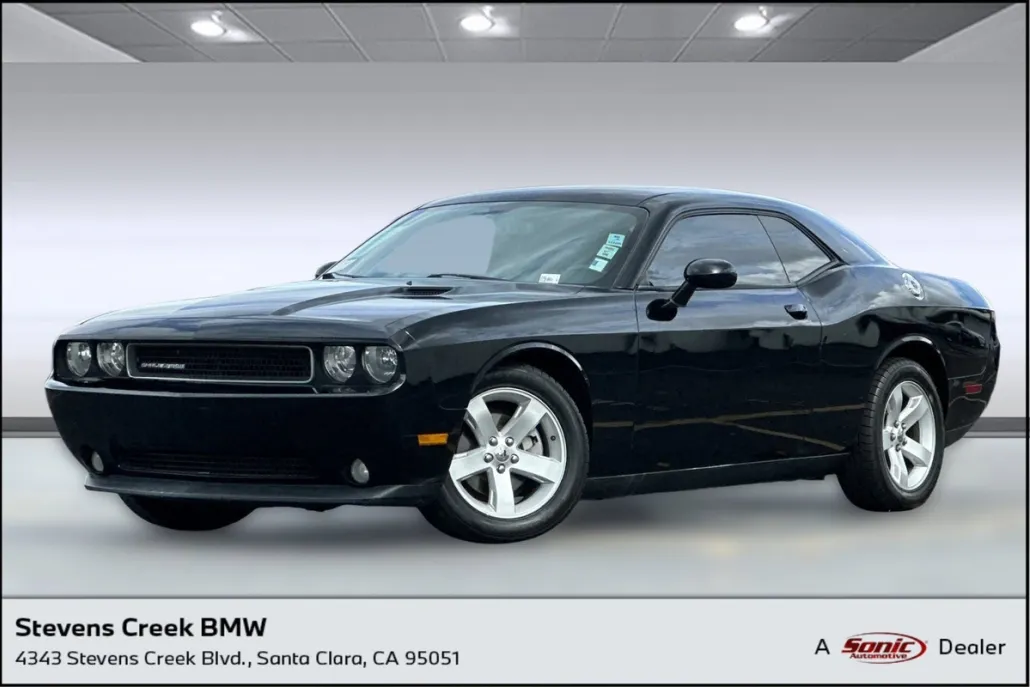 2012 Dodge Challenger SXT photo 1