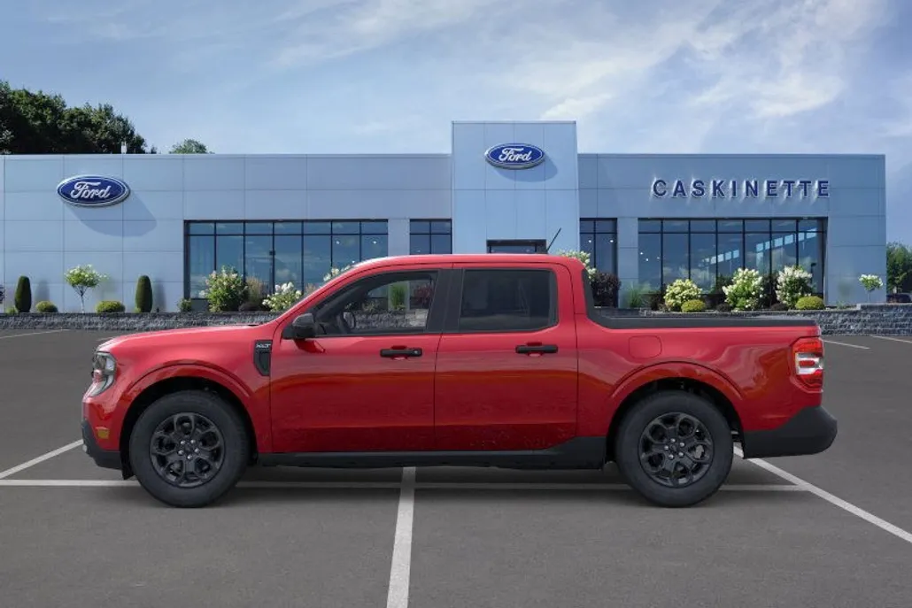 2025 Ford Maverick XLT photo 1