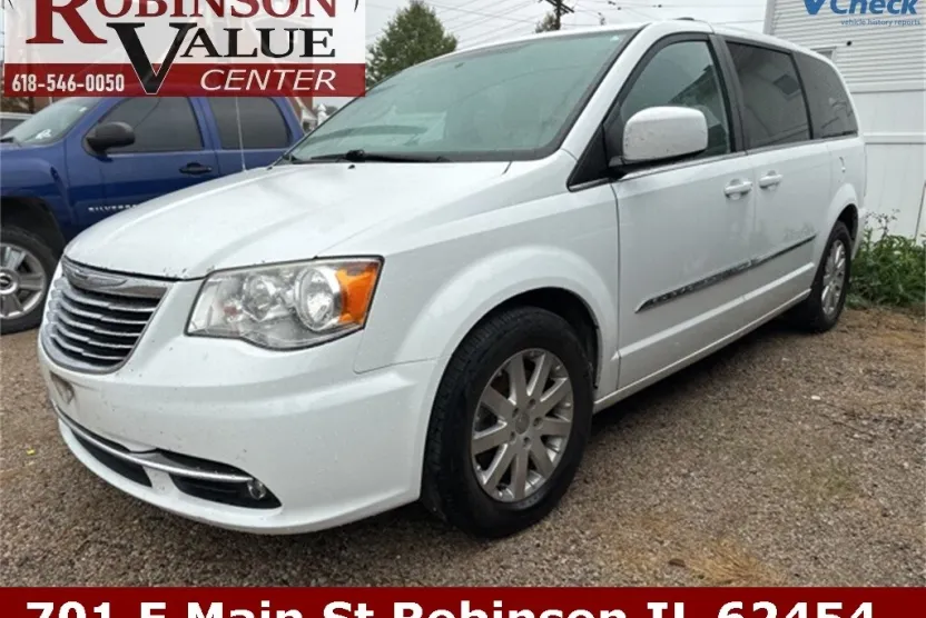 2016 Chrysler Town & Country Touring photo 1