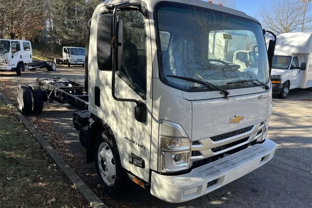 2025 Chevrolet Silverado 4500HD photo 1