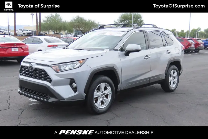 2019 Toyota RAV4 XLE photo 1