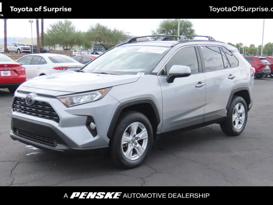 2019 Toyota RAV4 XLE photo 1