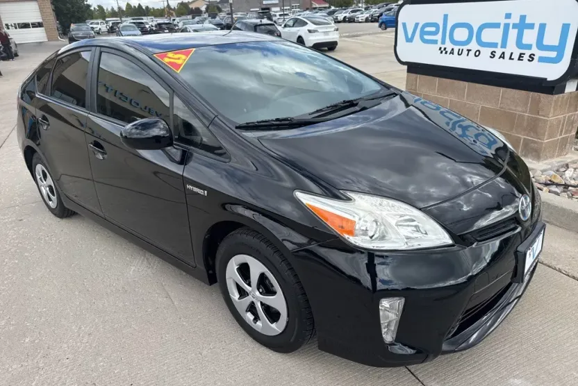 2015 Toyota Prius Four photo 1