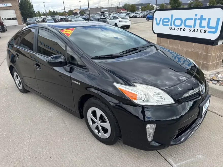 2015 Toyota Prius Four photo 1