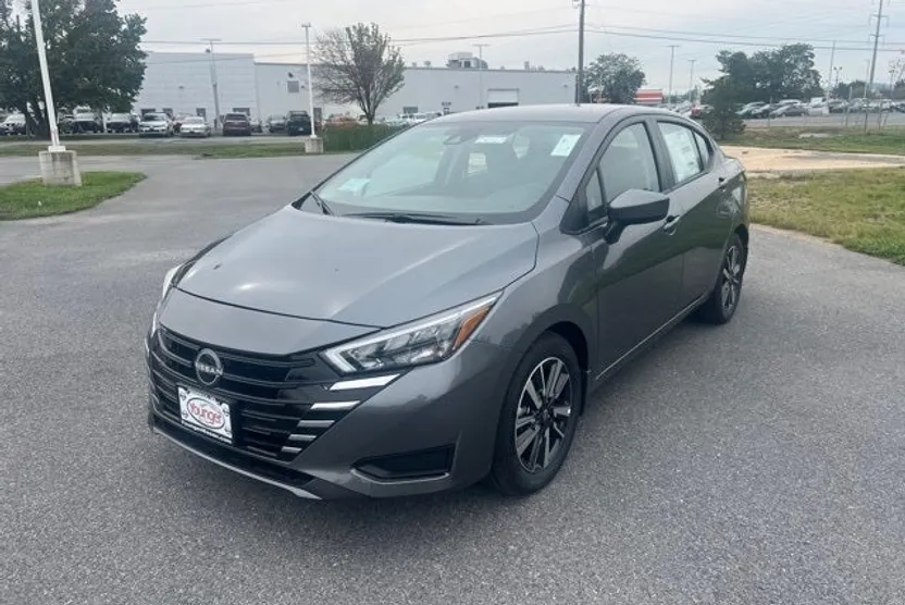 2025 Nissan Versa 1.6 SV photo 1
