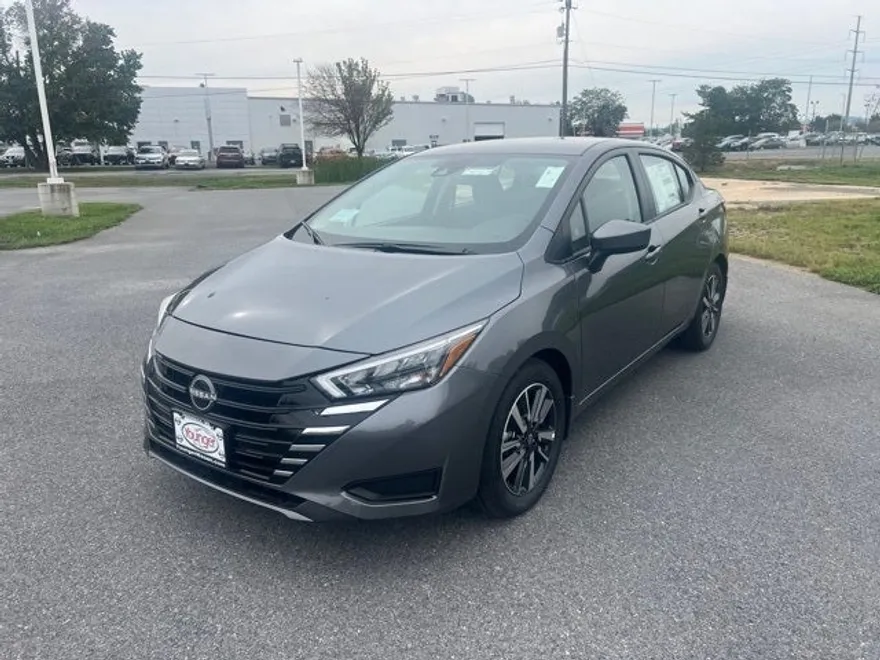 2025 Nissan Versa 1.6 SV photo 1