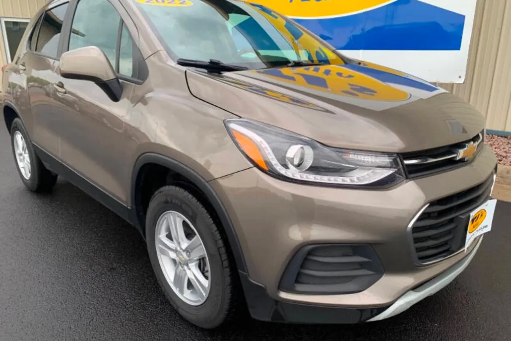 2022 Chevrolet Trax LT photo 1