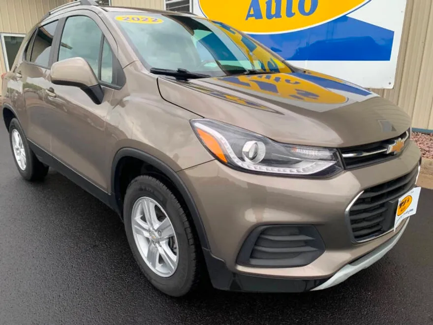 2022 Chevrolet Trax LT photo 1