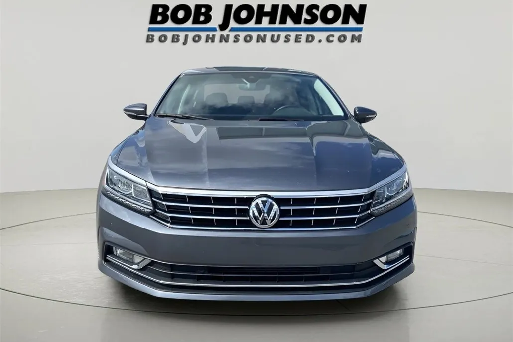 2018 Volkswagen Passat 2.0T SEL Premium photo 1
