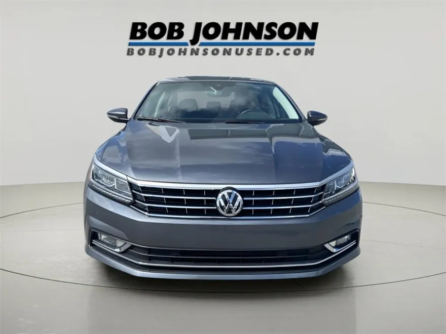 2018 Volkswagen Passat 2.0T SEL Premium photo 1