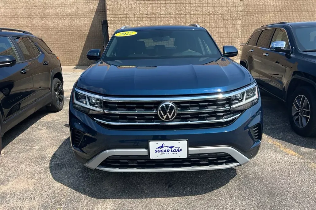 2022 Volkswagen Atlas Cross Sport V6 SE Technology photo 1
