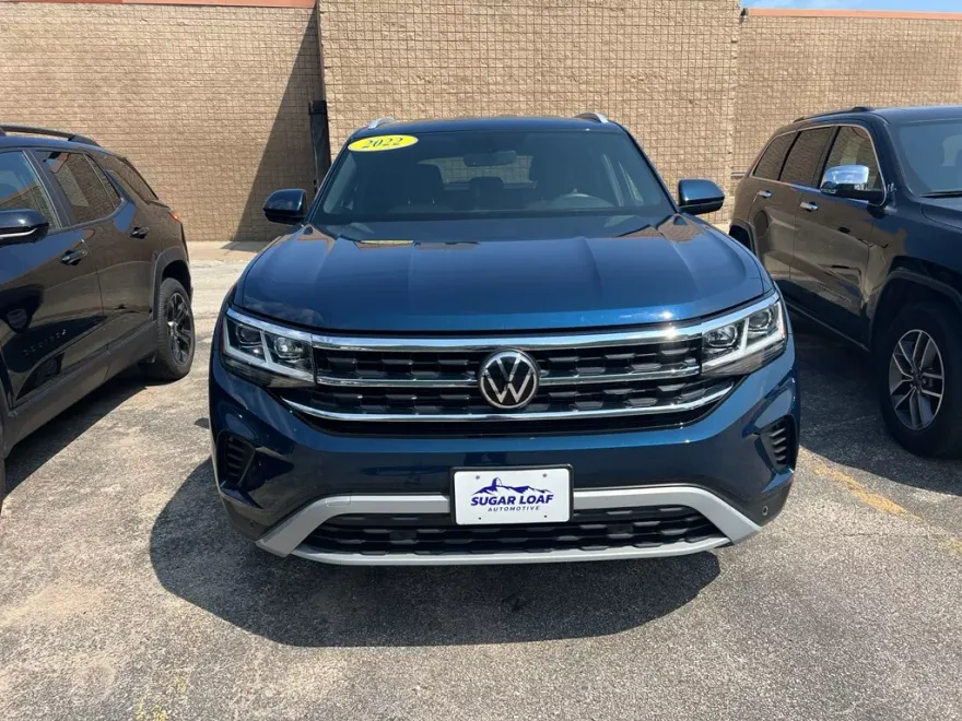 2022 Volkswagen Atlas Cross Sport V6 SE Technology photo 1