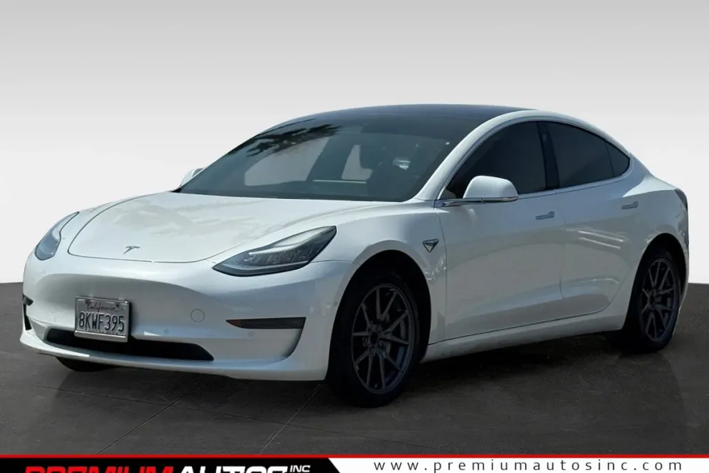 2019 Tesla Model 3 Standard Range Plus photo 1