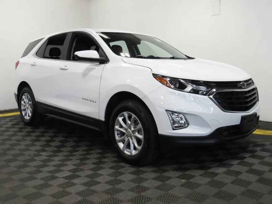 2021 Chevrolet Equinox LT photo 1
