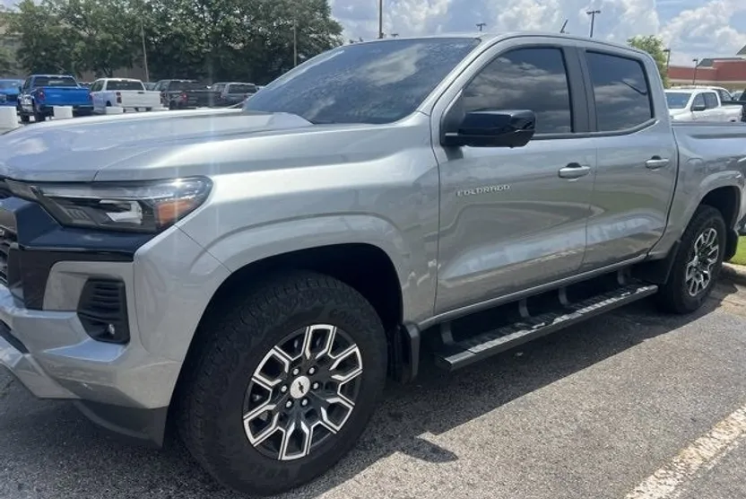 2024 Chevrolet Colorado Z71 photo 1
