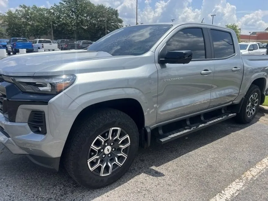 2024 Chevrolet Colorado Z71 photo 1