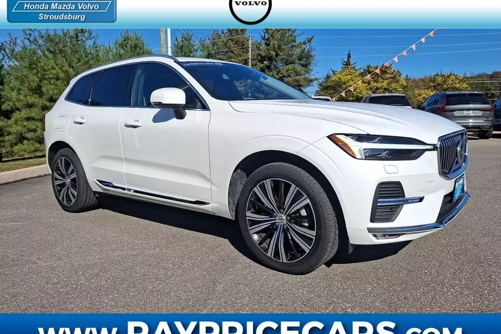 2022 Volvo XC60 B5 Inscription photo 1