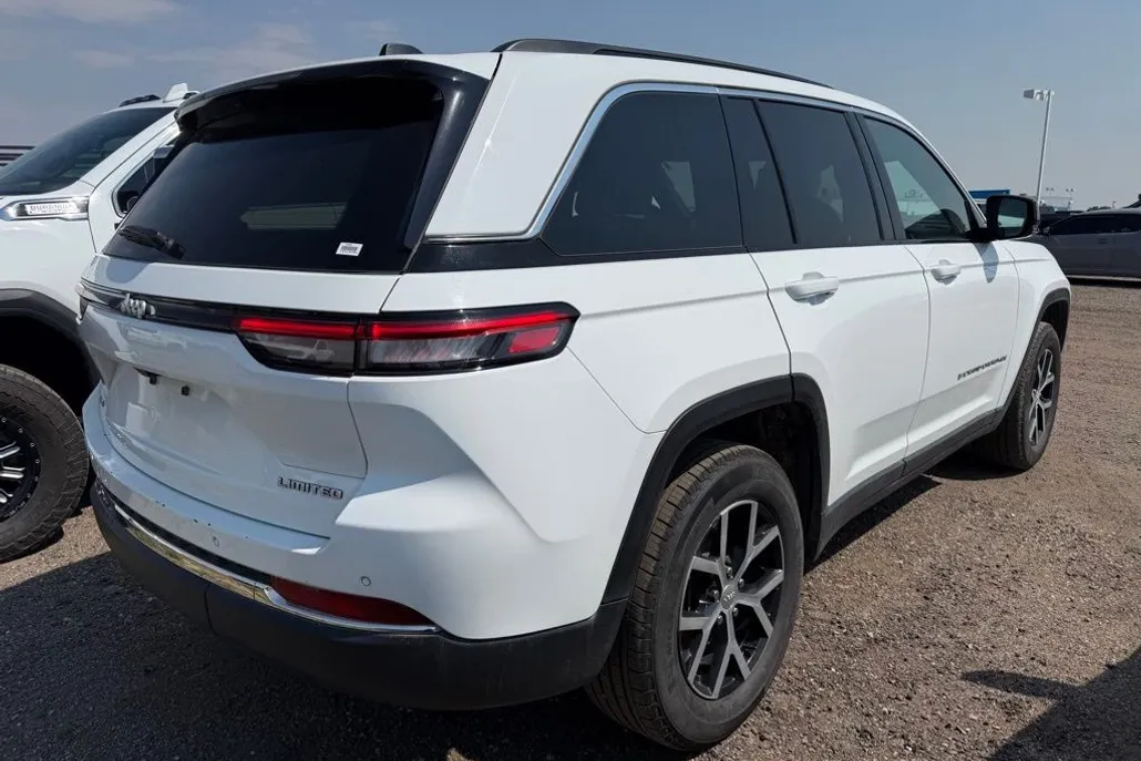 2024 Jeep Grand Cherokee Limited photo 1