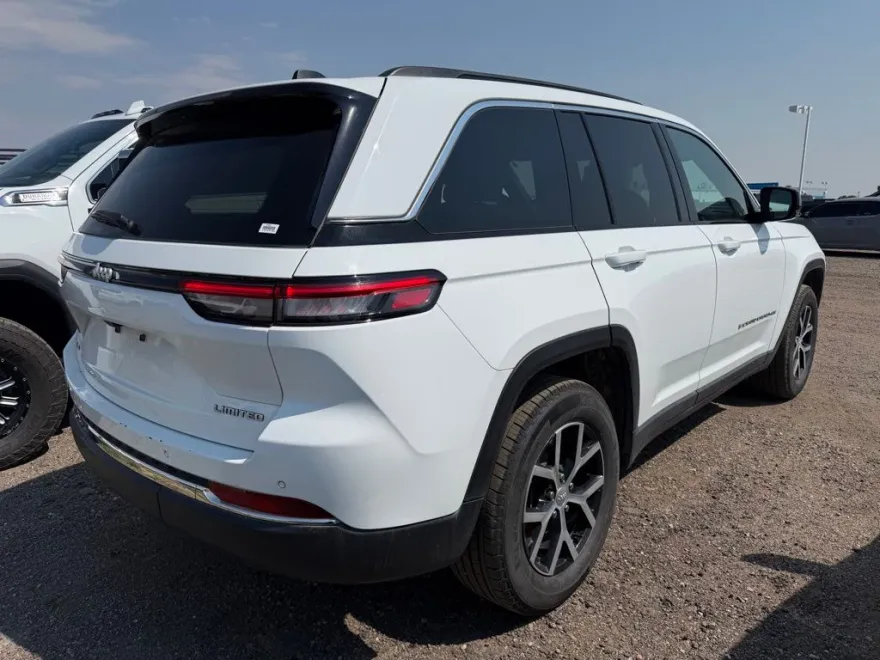 2024 Jeep Grand Cherokee Limited photo 1