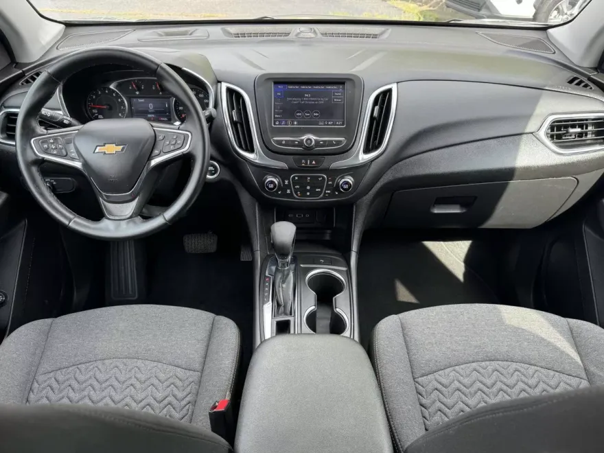 2024 Chevrolet Equinox LT photo 1