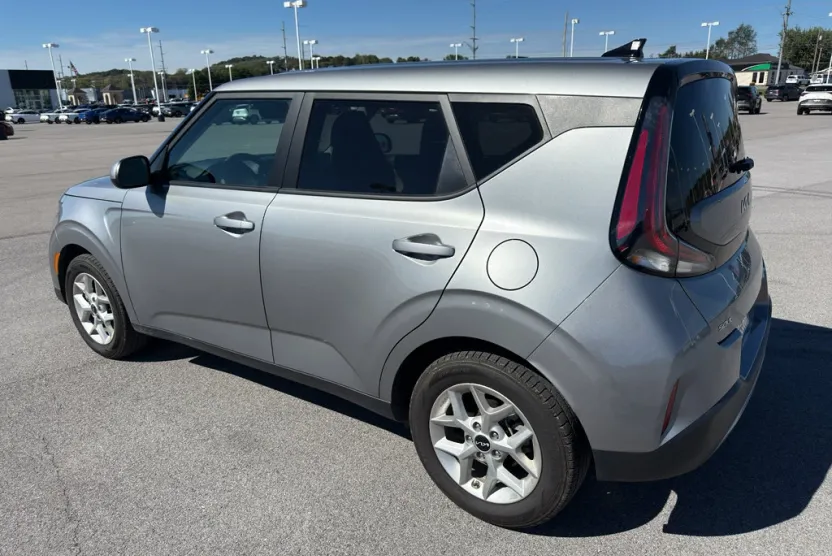 2024 Kia Soul LX photo 1