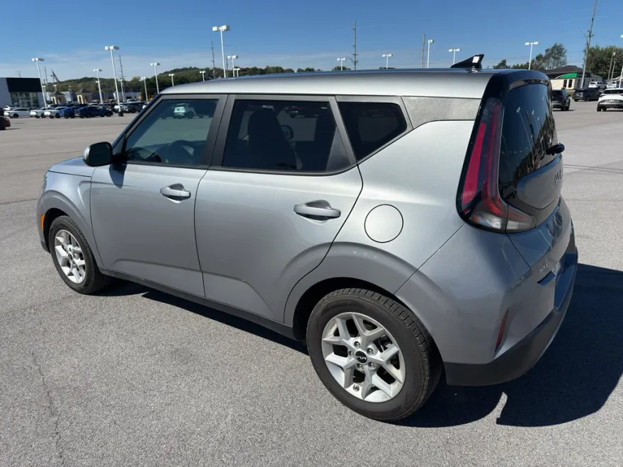 2024 Kia Soul LX photo 1