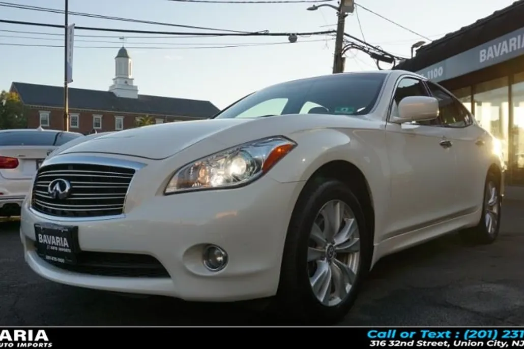 2011 Infiniti M37 photo 1