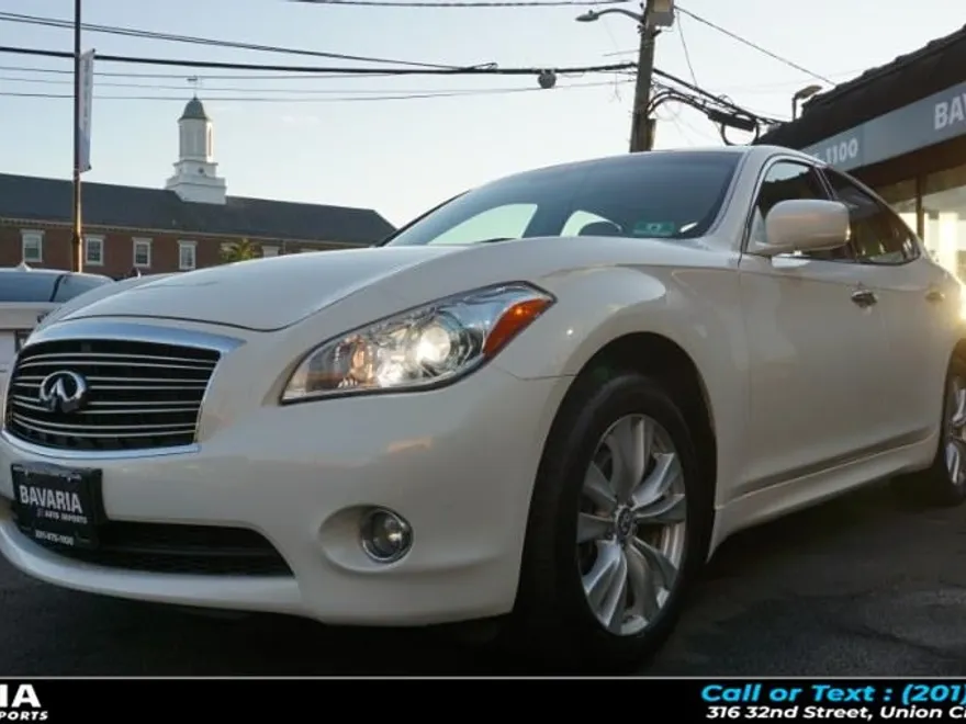2011 Infiniti M37 photo 1