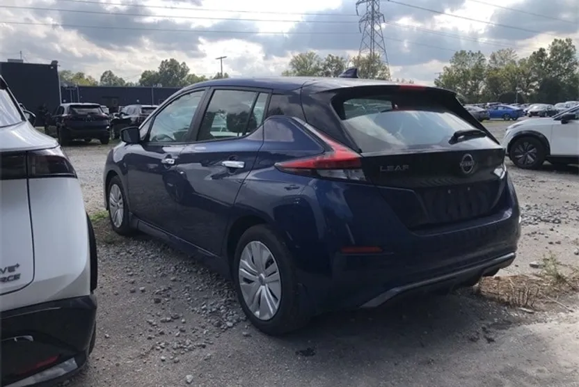 2024 Nissan Leaf S photo 1