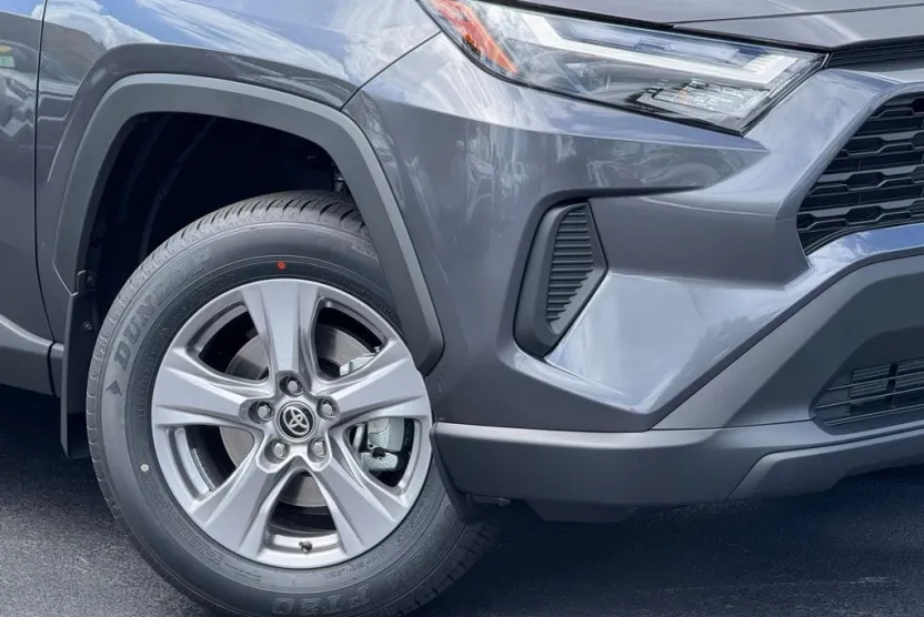 2025 Toyota RAV4 XLE photo 1