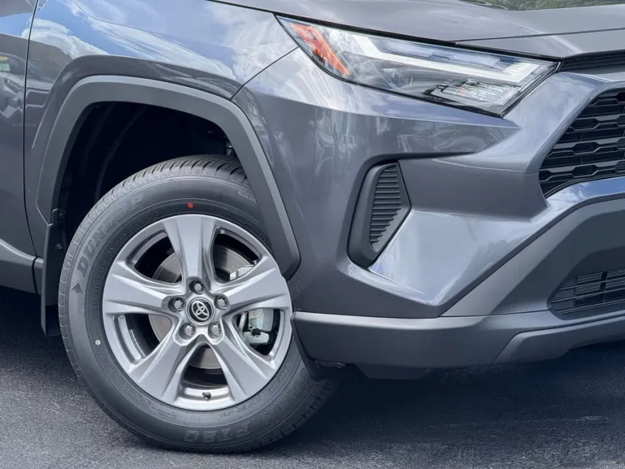 2025 Toyota RAV4 XLE photo 1