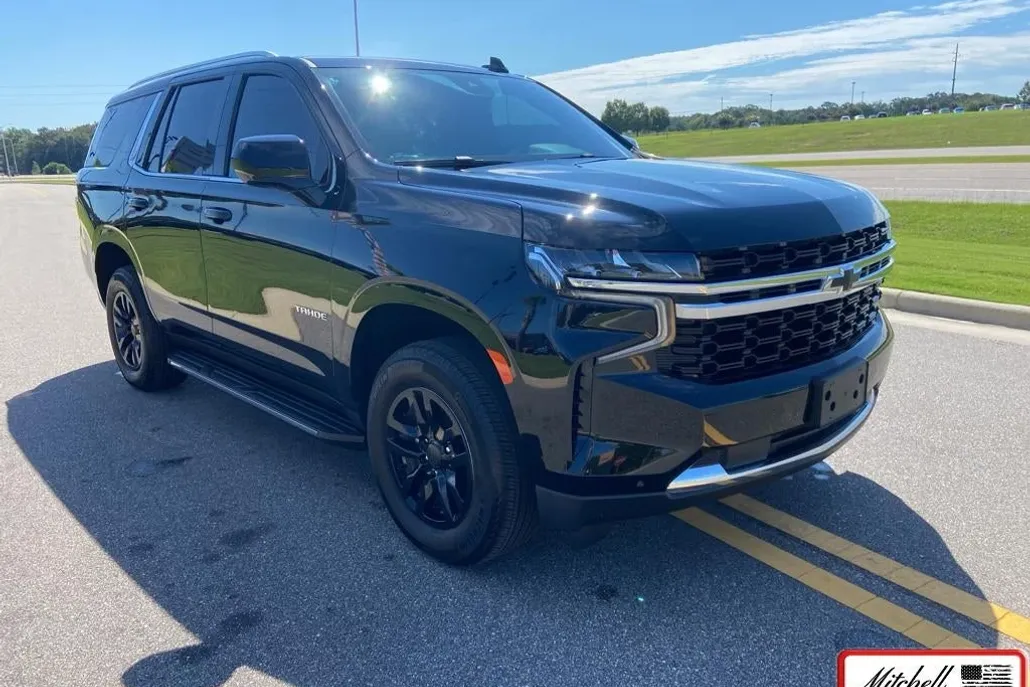 2024 Chevrolet Tahoe LS photo 1