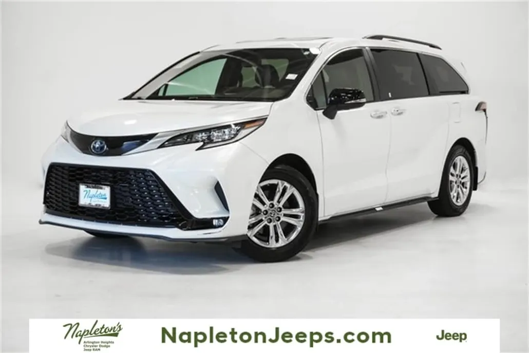 2023 Toyota Sienna XSE photo 1
