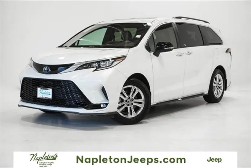 2023 Toyota Sienna XSE photo 1