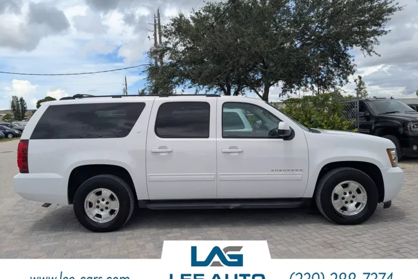 2012 Chevrolet Suburban LT photo 1