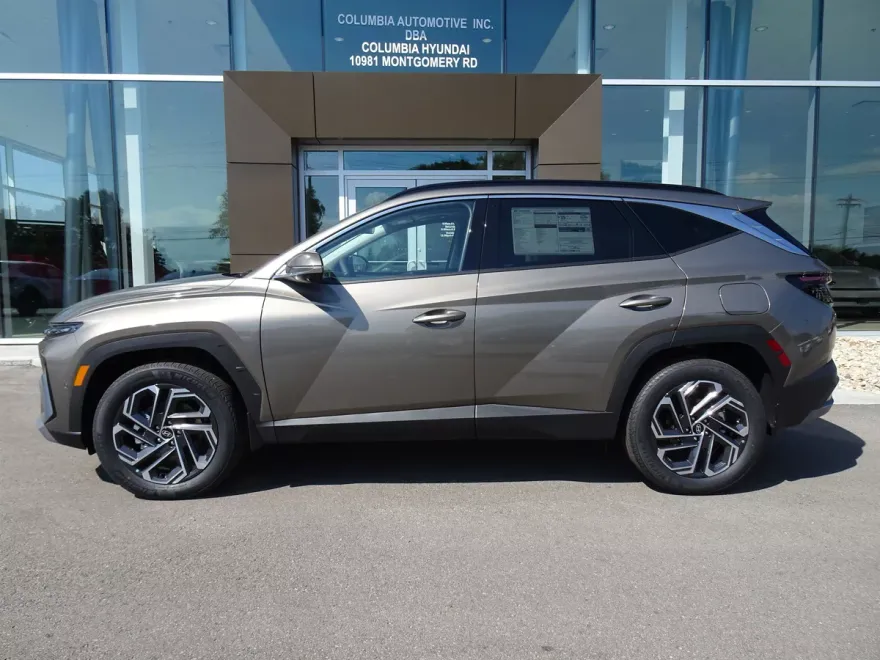 2025 Hyundai Tucson Hybrid Limited photo 1