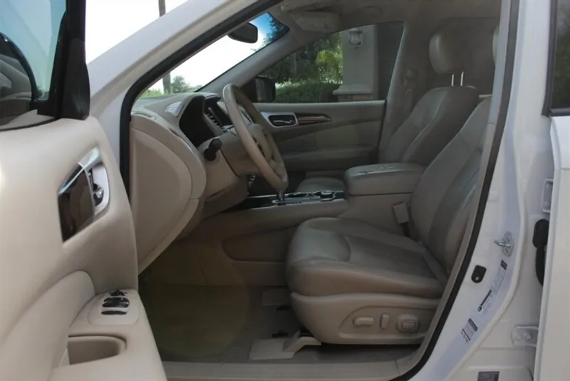 2014 Nissan Pathfinder SL photo 1