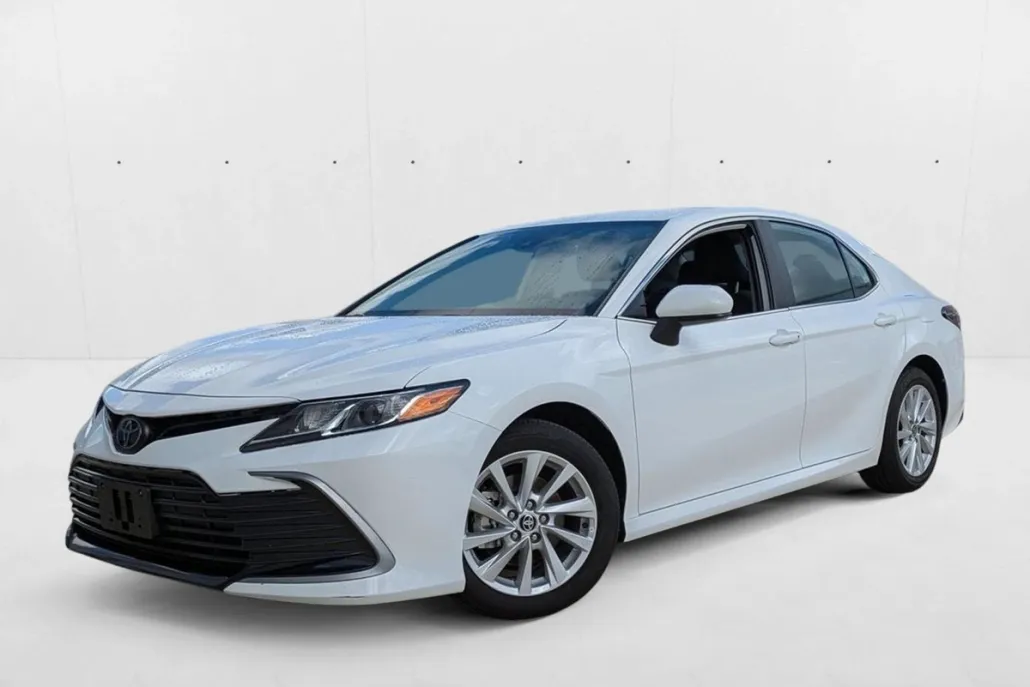 2024 Toyota Camry LE photo 1