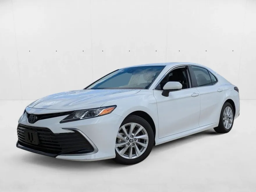 2024 Toyota Camry LE photo 1