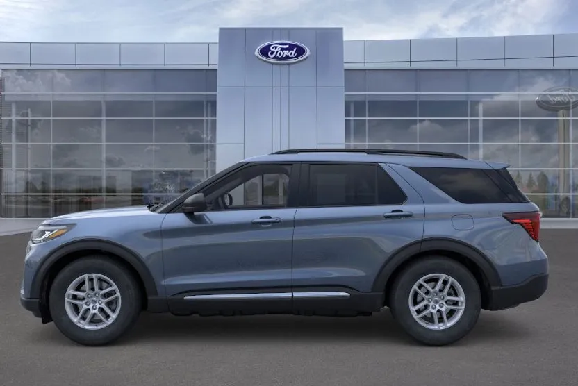 2025 Ford Explorer photo 1
