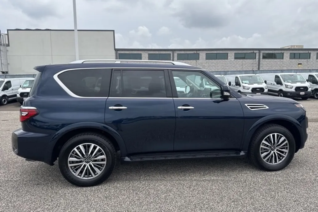 2024 Nissan Armada SL photo 1