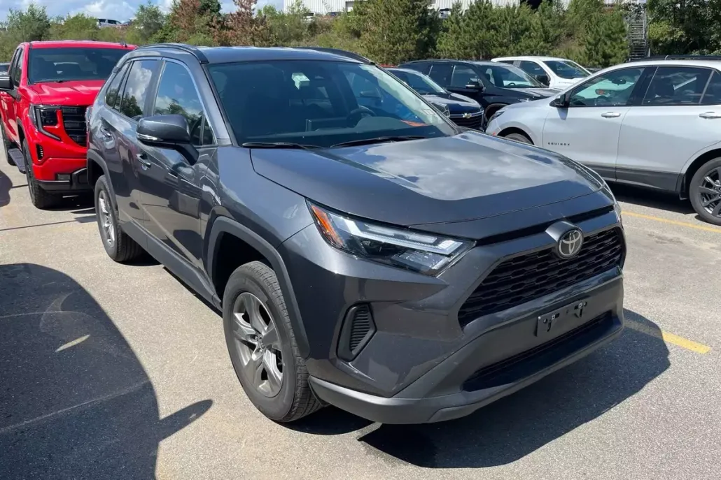2024 Toyota RAV4 XLE photo 1