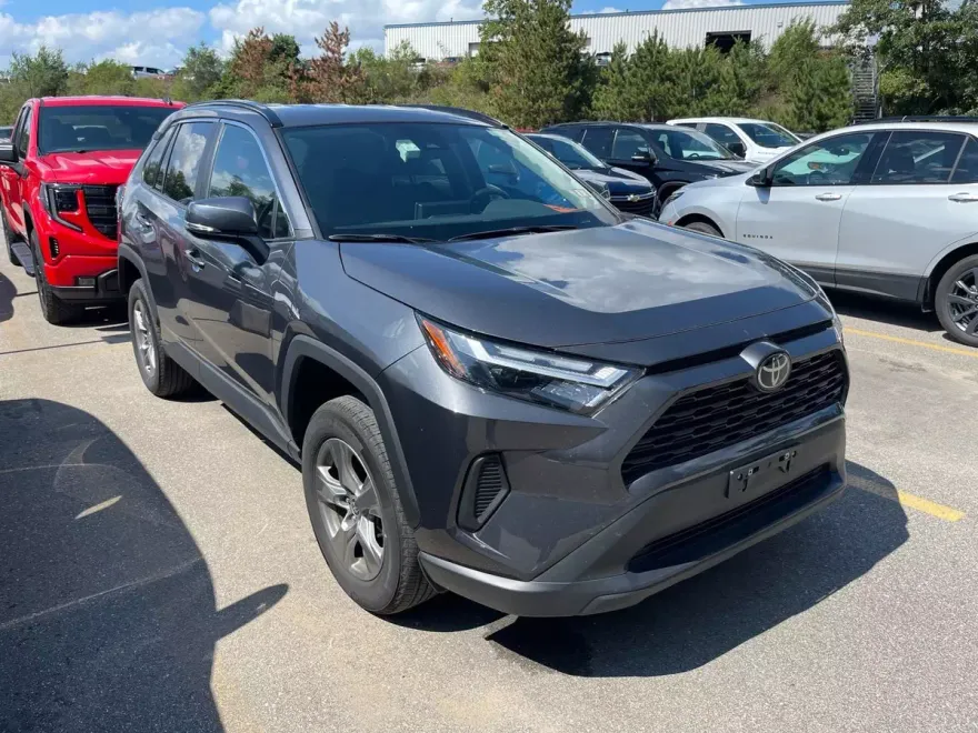 2024 Toyota RAV4 XLE photo 1