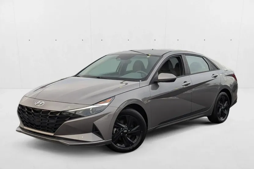 2023 Hyundai Elantra SEL photo 1