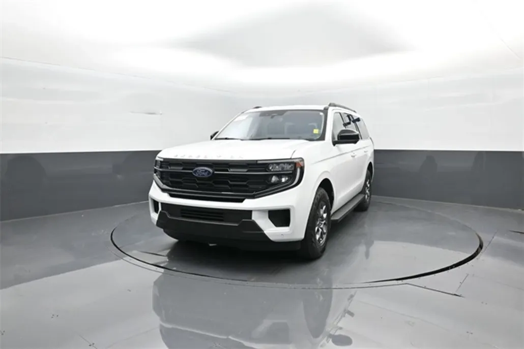 2025 Ford Expedition photo 1