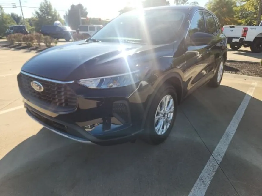 2019 Ford Escape SEL photo 1
