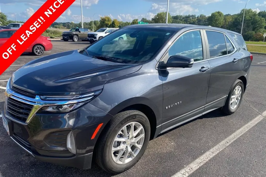 2022 Chevrolet Equinox LT photo 1
