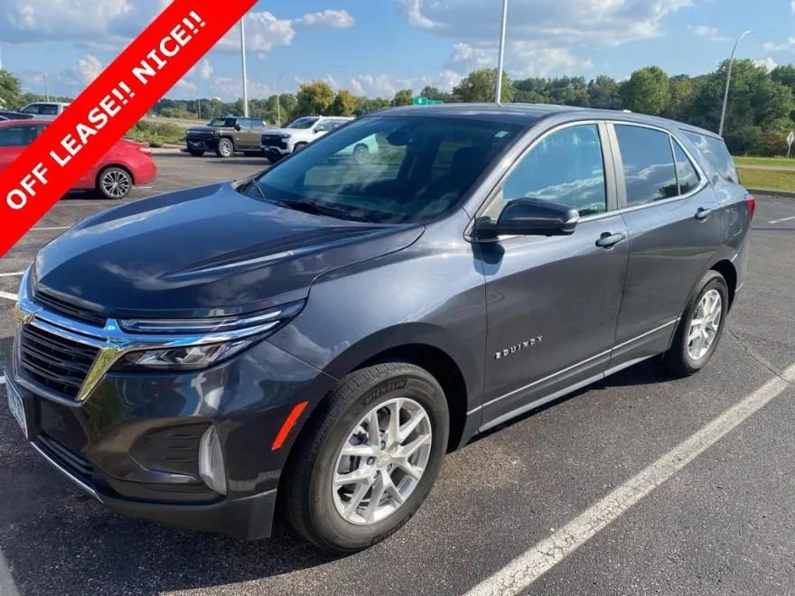 2022 Chevrolet Equinox LT photo 1